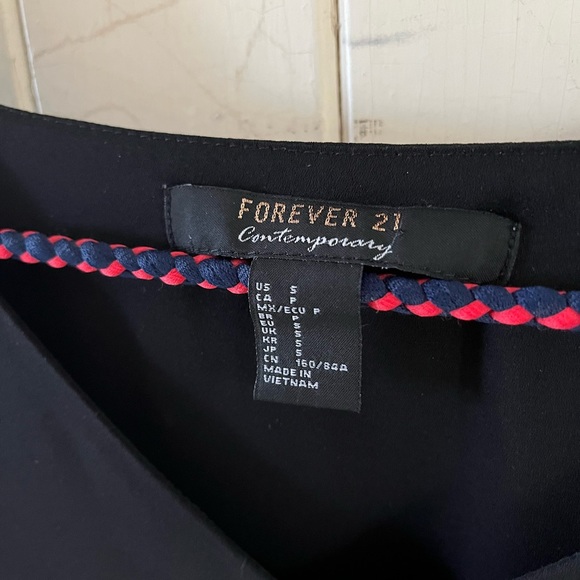 Forever 21 Boxy Top - Picture 2 of 4